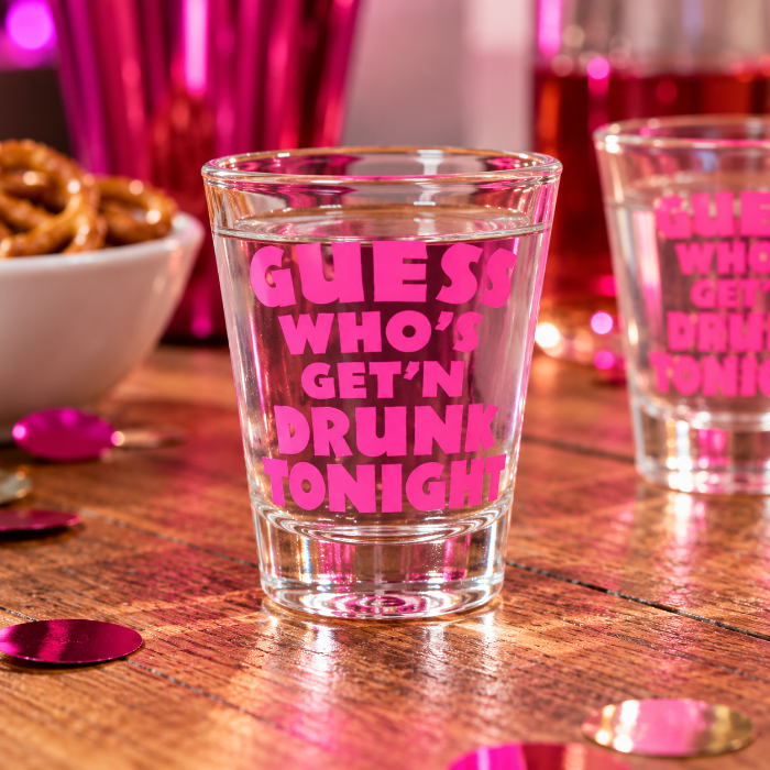 shotglas-guess-whos-getn-drunk-tonight