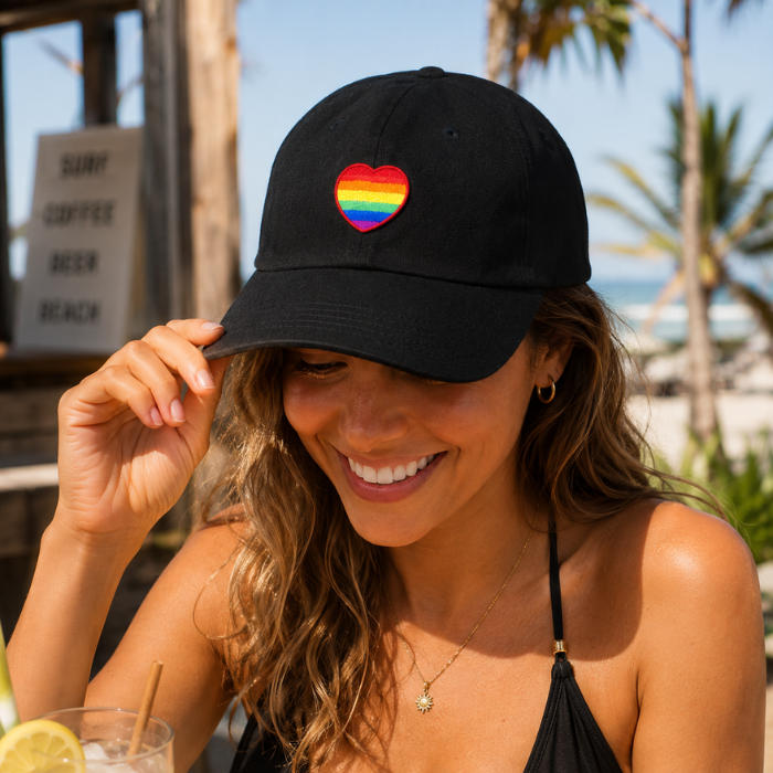 Cap zwart regenboog hartje