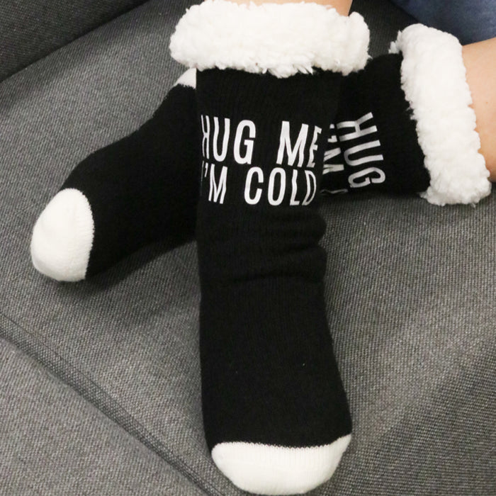 sherpa-sokken-hug-me-im-cold-zwart-wit-one-size