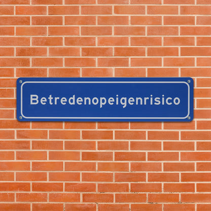 metalen-bord-betreden