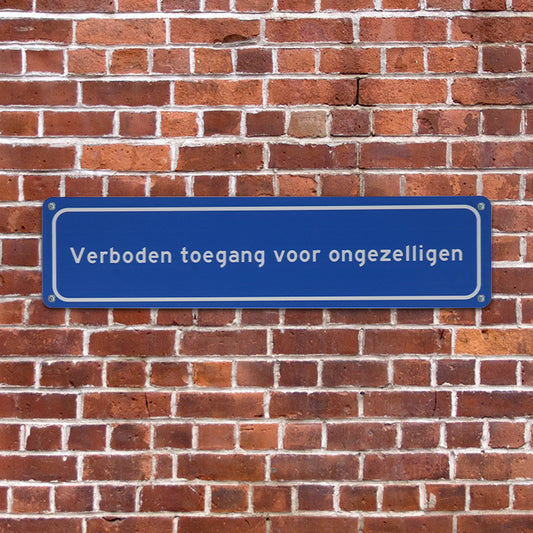 metalen-bord-ongezelligen