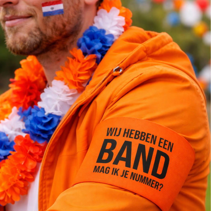 captain-armband-orange-wij-hebben-een-band