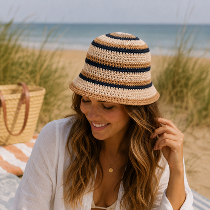 Beige buckethoed crochet met strepen